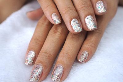 Punya Beberapa Keunggulan, Ternyata Nail Gel juga Memiliki Efek Samping