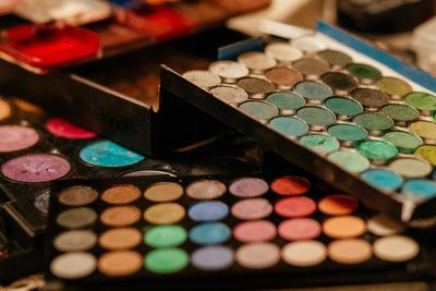 Begini Cara Pilih Warna Eyeshadow yang Tepat untuk Kulit Kuning Langsat