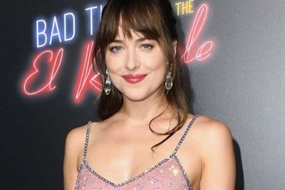 Dakota Johnson Ungkap Orientasi Seksual di Medsos, Begini Cuitannya 