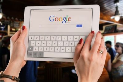 Google akan Larang Penayangan Iklan Terkait Teori Konspirasi Covid-19