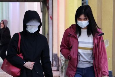 Perlukah Memakai Outer saat Keluar Rumah di Masa Pandemi Virus Corona?