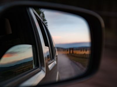 5 Tips Mengatur Kaca Spion Mobil yang Benar dan Aman