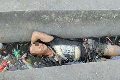 Duh! Pria Tidur Lelap dalam Parit, Dikira Mayat Ternyata Mabuk Kebanyakan Minum Alkohol