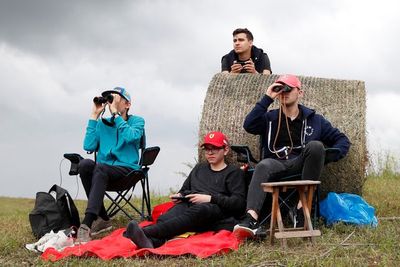 FOTO: Penggemar F1 Menonton dari Bukit di Luar Sirkuit Hungaroring