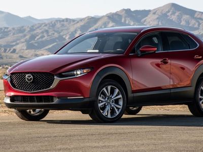 5 Perbandingan Toyota Corolla Cross vs Mazda CX-30 Terbaru 2025, Mana yang Terbaik?