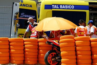 FOTO: Kecelakaan di MotoGP Spanyol, Marc Marquez Cedera Parah