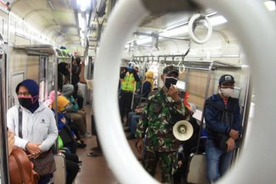 Meski Belum Ada Sanksi, KCI Klaim Penumpang KRL Tertib Dengan Aturan Baru