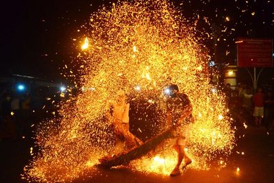 FOTO: Tradisi Perang Obor di Tengah Pandemi Covid-19