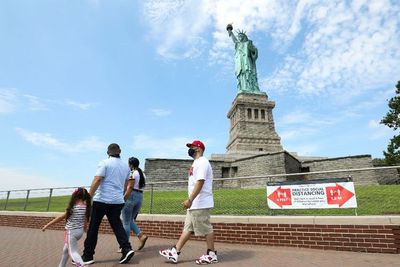 FOTO: Pulau Liberty di New York Kembali Dibuka