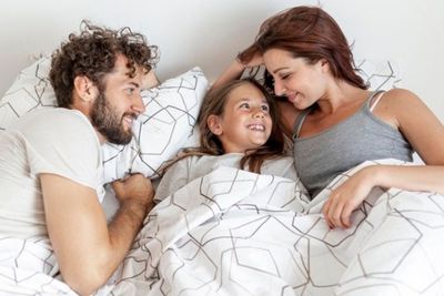Benarkah Kualitas Tidur Dapat Meningkat Saat Bersama Orang Tersayang?