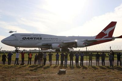 FOTO: Qantas Airways Pensiunkan Pesawat Boeing 747
