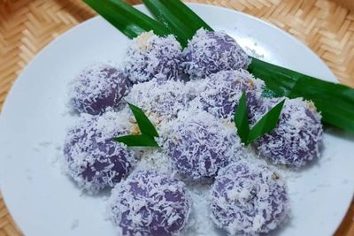Membuat Kue Klepon Warna Ungu Pakai Ubi Ungu