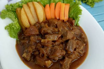 Membuat Bistik Daging Sapi yang Empuk, Yummy!