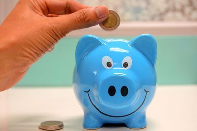 Trik Ajarkan Anak untuk Mandiri dengan Menabung Sejak Dini