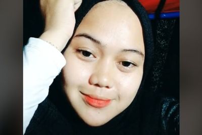 Viral Cewek Cantik Diputusin Pacar Gegara Jualan Gorengan Pinggir Jalan: Salah Ya?