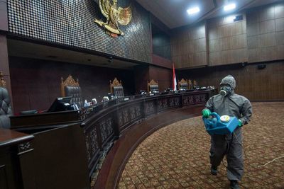 FOTO: MK Tunda Semua Jadwal Sidang untuk Sterilisasi COVID-19