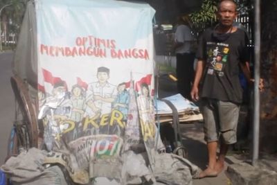 Kisah Tukang Becak Dayung di Medan yang Tidur Jalan, Makin Tergeser karena Ojek Online
