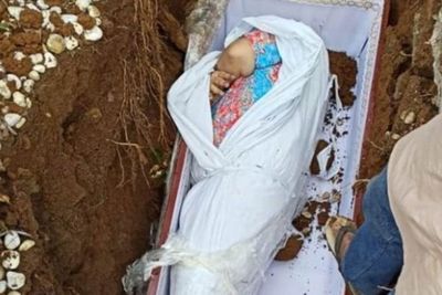 Pasien Covid-19 di Medan Dimakamkan Pakai Daster: Siapa yang berani buka bajunya?