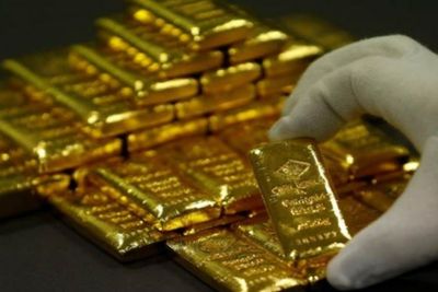 Dolar Melemah, Emas Dunia Naik Lebih dari 1%