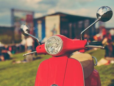 Vespa dapat Warna Baru Lebih Berani dan Elegan