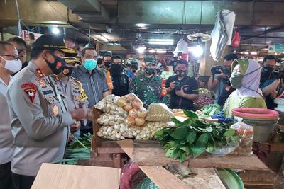 Kapolda Metro Terjun Langsung Cek Protokol Kesehatan di Pasar hingga PT