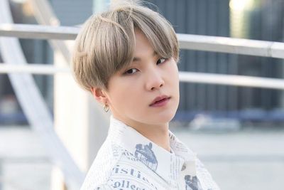 Ungkap Kebiasaan di Rumah, Ternyata Suga BTS Tukang Rebahan