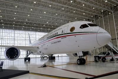 Dianggap Terlalu Mewah, Presiden Meksiko Ingin Jual Pesawat Jet Kepresidenannya