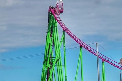 Wadaw! Roller Coaster Mendadak Mati di Ketinggian 150 Kaki, Puluhan Orang Terjebak 1 Jam