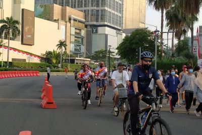 Car Free Day Belum Diberlakukan Lagi, Warga Tetap Ramai Berolahraga di Sudirman-Thamrin