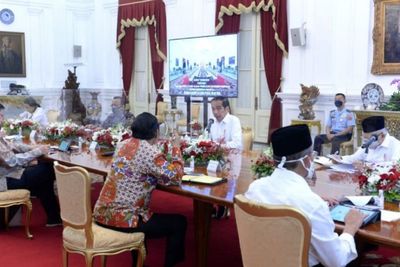 Meja Oval Presiden Jokowi Kini Dipasang Pembatas Kaca