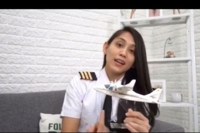 Viral Video Pilot Cantik Bawa Terbang Pesawat di Atas 43.000 Kaki, Netizen: Keren!