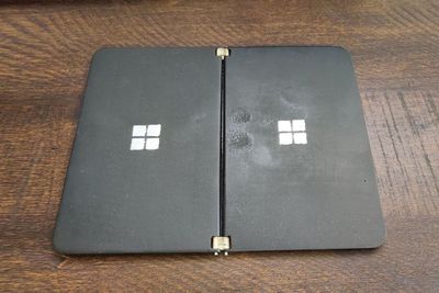 Pria Ini Berhasil Buat Replika Microsoft Surface Duo Berbekal 3D Printer!