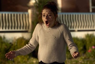 Sinopsis Wish Upon (2017) - Misteri Kotak Ajaib Pemberi Semua Keinginan