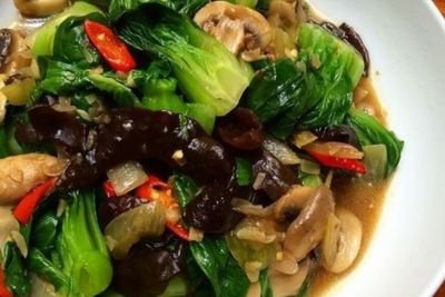 Tumis Jamur Kuping Campur Ayam Pedas, Cocok Buat Malam Ini