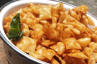 Camilan Nikmat di Sore Hari, Kulit Pangsit Goreng Pedas Manis