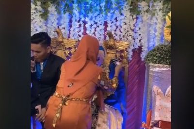 Viral Pria Hadiri Pernikahan Mantan, si Cewek Nangis di Pelaminan, Suaminya Cuma Diam