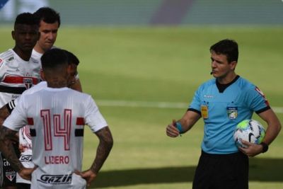 10 Pemain Positif Covid-19, Pertandingan di Brazil Ditunda Tepat Sebelum Kick-Off