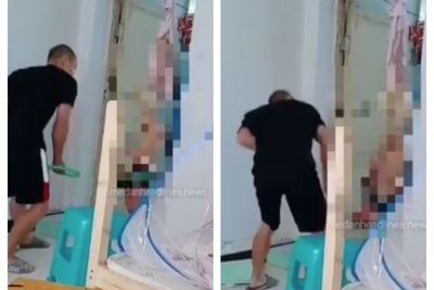Sadis, Pria Ini Gantung Terbalik Anaknya dan Disabetin Pakai Selang