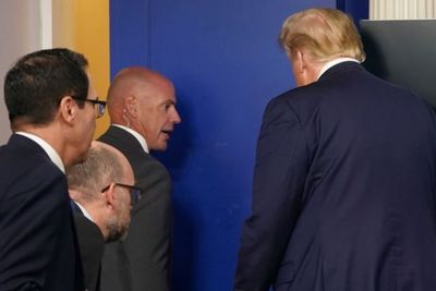 Ada Penembakan di Luar Gedung Putih, Trump Dievakuasi ke Ruang Oval