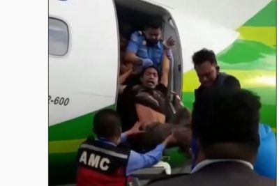 Viral Orang Diduga Alami Gangguan Jiwa Masuk ke Pesawat, Dikeluarkan dengan Dilempar