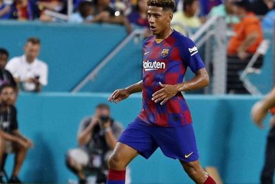 Bek Barcelona Todibo Dinyatakan Positif Covid-19