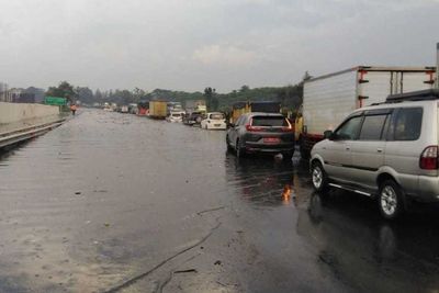 Proyek Kereta Cepat Bikin Tol Purbaleunyi Banjir, KCIC Minta Maaf