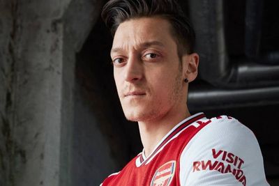 Ozil Tegasin Nggak Bakal Tinggalin Arsenal Sampai Kontraknya Habis