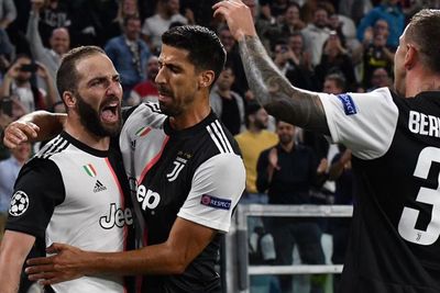 Higuain dan Khedira Dikabarkan Bakal Angkat Kaki dari Juventus