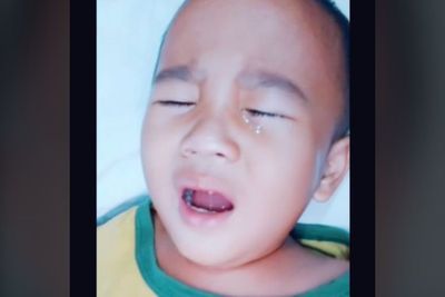 Viral Video Bocah Nangis Sesenggukan Kangen Ibunya yang Sudah Meninggal: Mama Dimana?