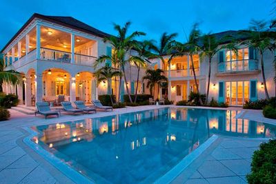 Tranquility Villa, Penginapan Mewah Kylie Jenner Saat Liburan di Pulau Karibia