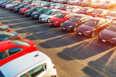4 Tips Membeli Mobil bagi Karyawan UMR: Gak Cuma Harga, Pikir Juga Biaya Bulanan!