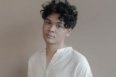 Sering Beda Pendapat dengan Ibunya, Mikha Angelo Tulis Lagu Middle Ground  