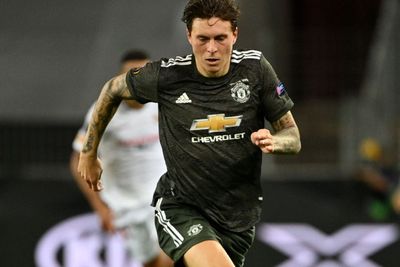 Aksi Terpuji Victor Lindelof Tangkap Pencuri Tas Wanita Lansia