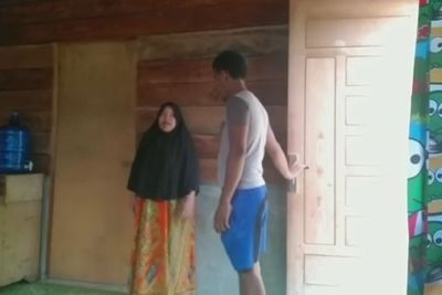 Istri Ngambek Minta Gak Usah Dipedulikan, Suami Punya Cara Jitu Langsung Bikin Luluh